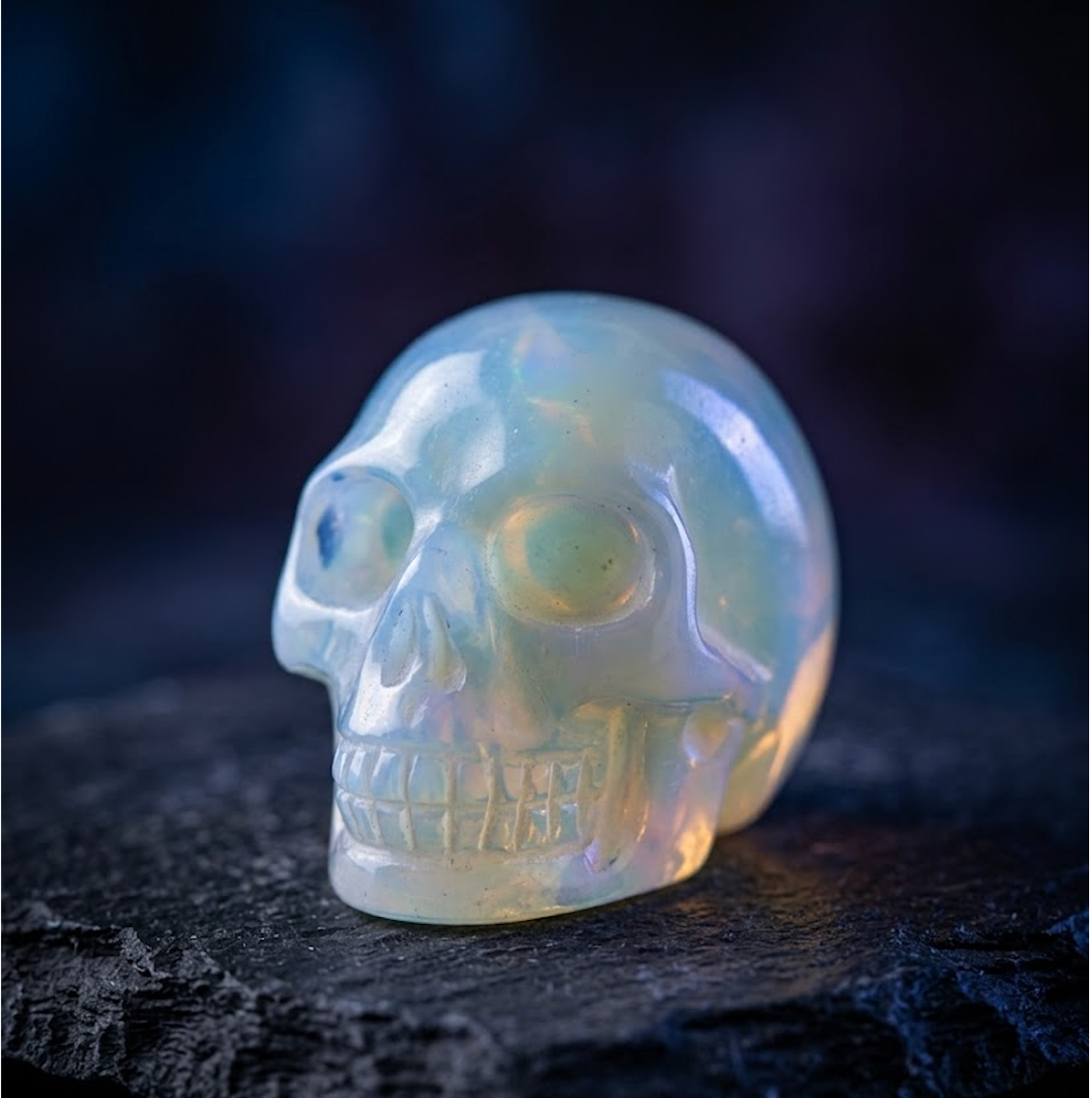Edelstein-Totenkopf Opalith, groß
