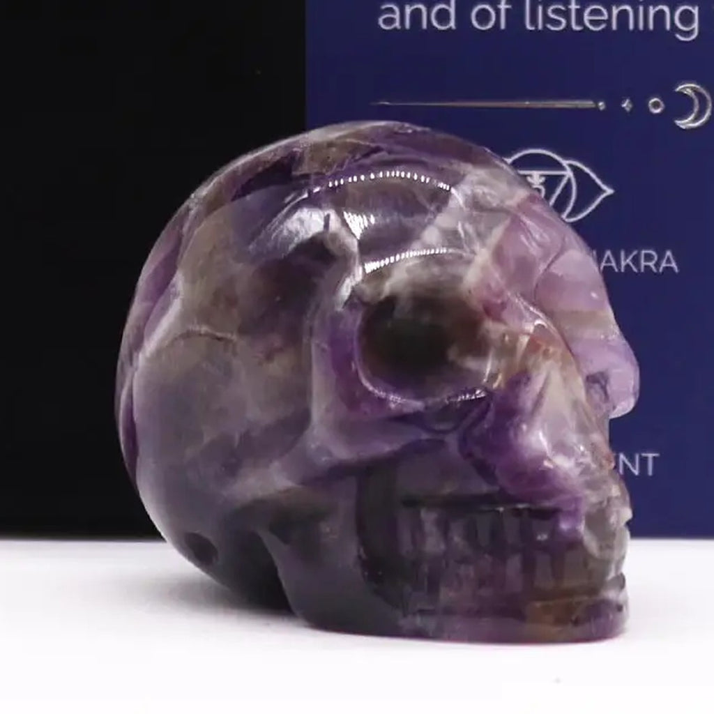 Edelstein-Totenkopf Amethyst – Nahaufnahme der Steinmaserung