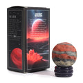 Edelstein-Planet Roter Jaspis – Mars – polierte Kugel 40 mm auf Goldfluss-Sockel