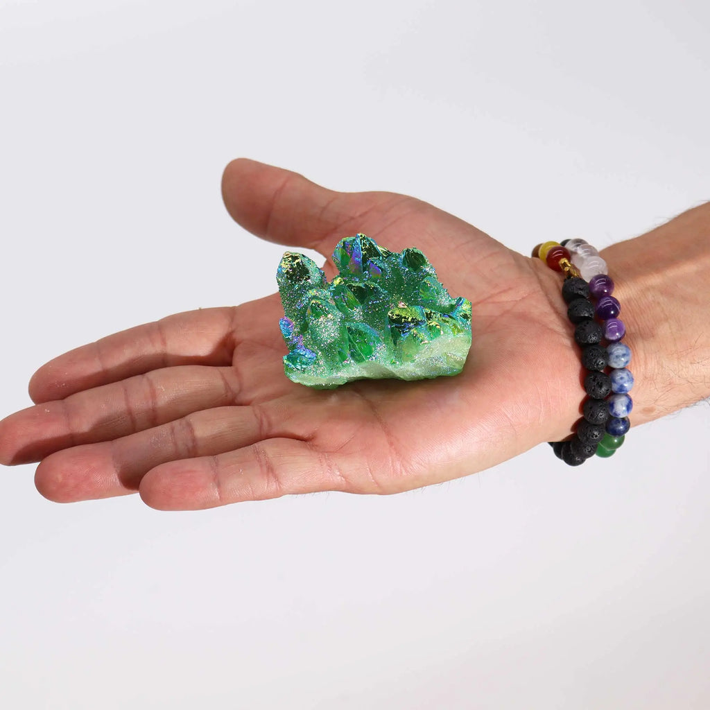 Aura-Quarz Grüne Flamme, waldgrün mit metallischem Glanz, 7 bis 10 cm