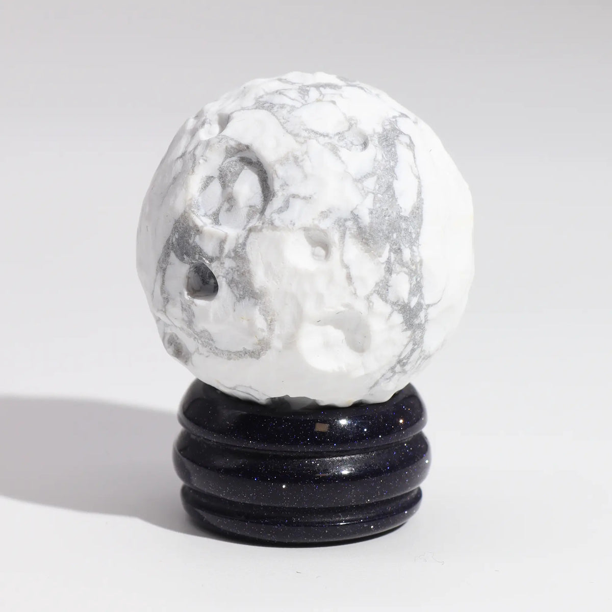 Edelstein-Planet Weißer Howlith – Mond, 40 mm – Ansicht 3
