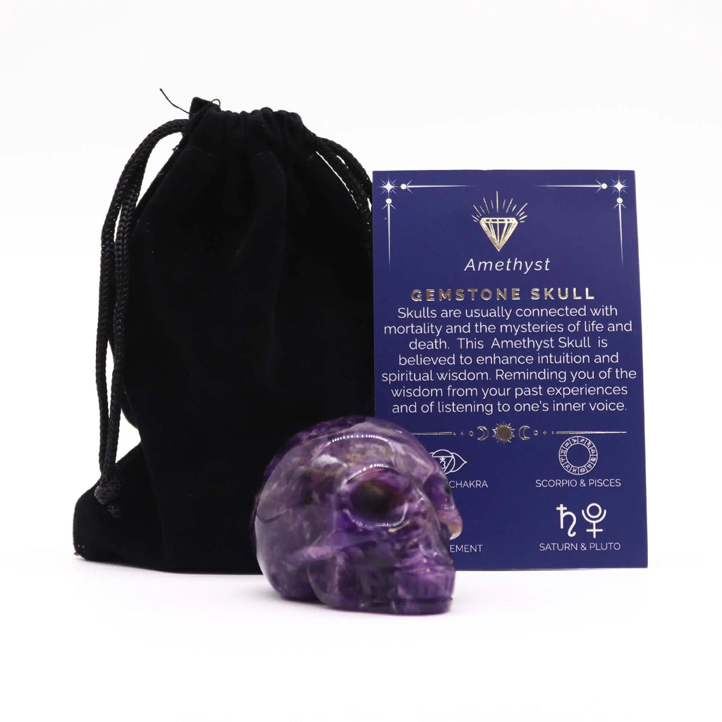 Edelstein-Totenkopf aus Amethyst, 50 × 40 × 30 mm, mit schwarzem Samtbeutel
