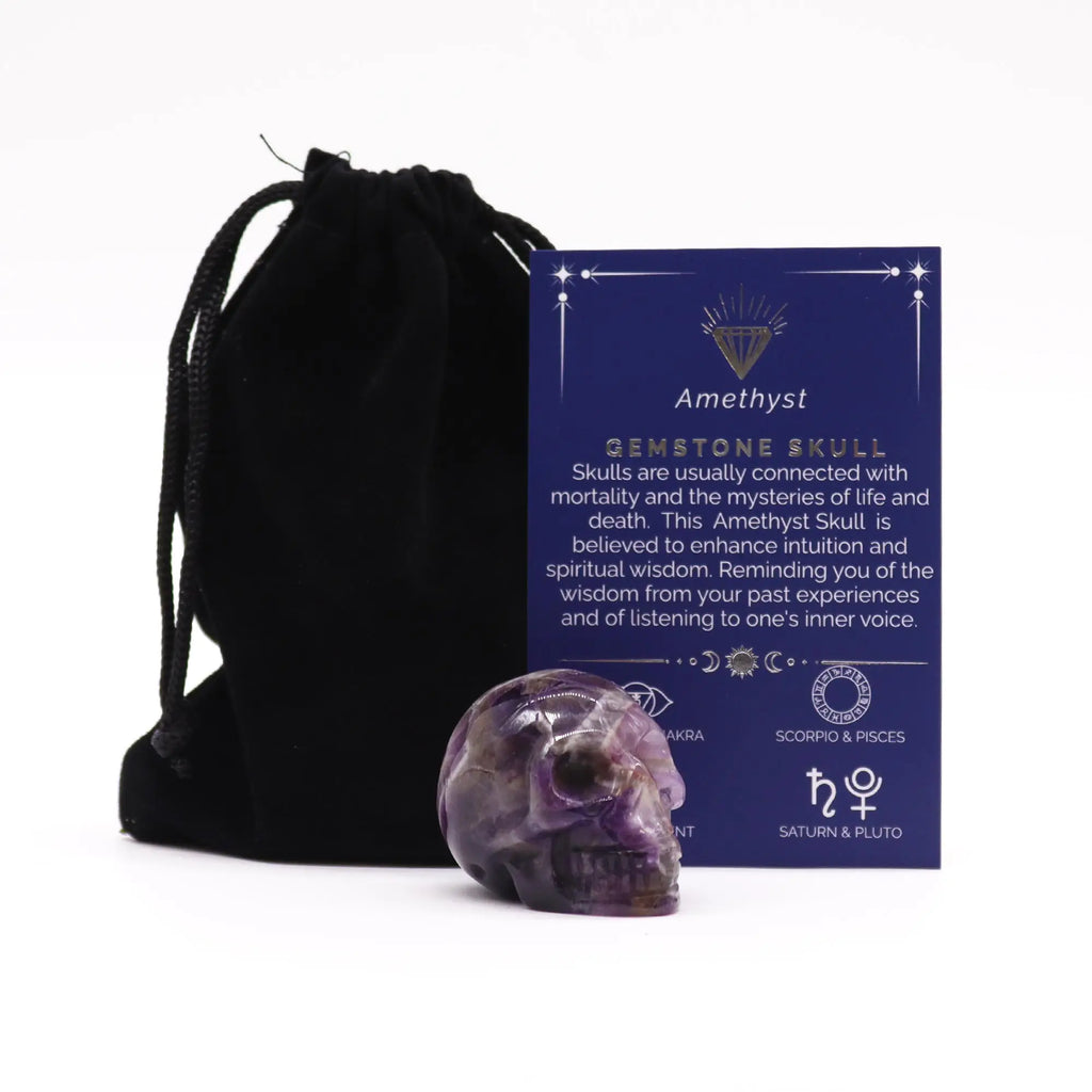 Edelstein-Totenkopf aus Amethyst, 40 × 30 × 28 mm, mit schwarzem Samtbeutel