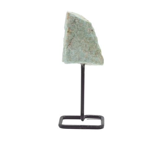 Rohstufe Amazonit auf schwarzem Metallständer, ca. 13 cm hoch